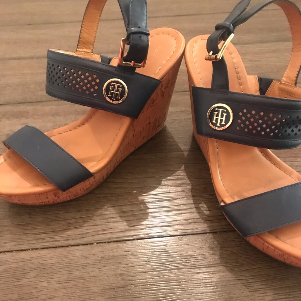 Women’s Tommy Hilfiger wedge hills size 7.5